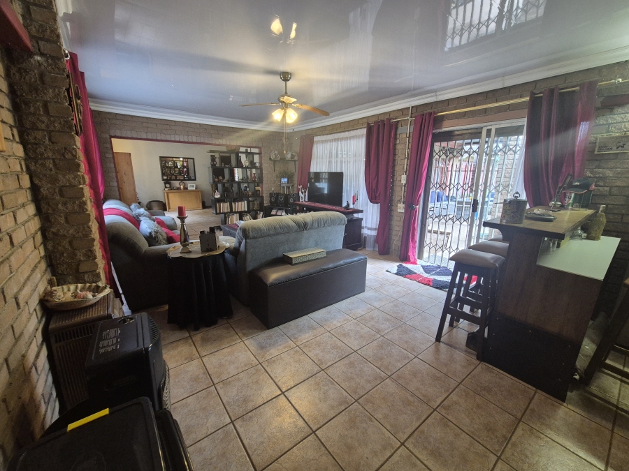 3 Bedroom Property for Sale in Flimieda North West